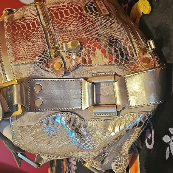 Jimmy Choo Silver and Gold Shoulder Bag with Luxurious Finish - Picture 2 of 10